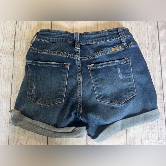 KanCan Women’s Distressed Denim Shorts Size 26 Rolled Hem Excellent Condition - Picture 3 of 5